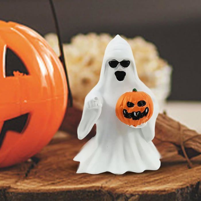 Geisterfigur aus Harz mit Halloween-Kürbis